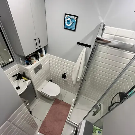 Metro Ksiecia Janusza Apartment